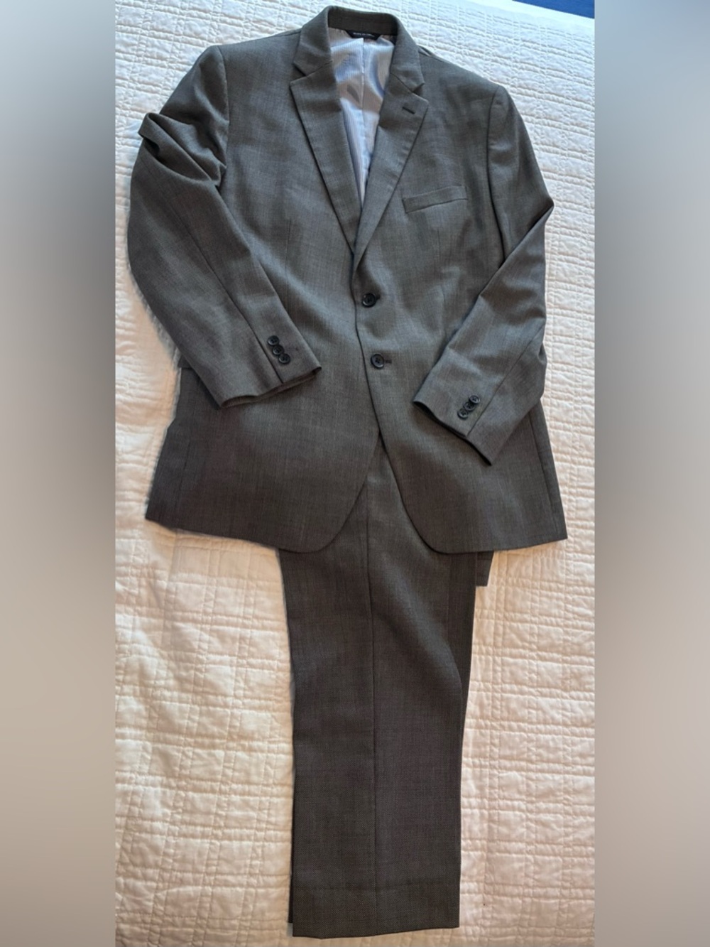 Banana Republic gray nailhead two-button two-piece suit. Tailored to 40R.
